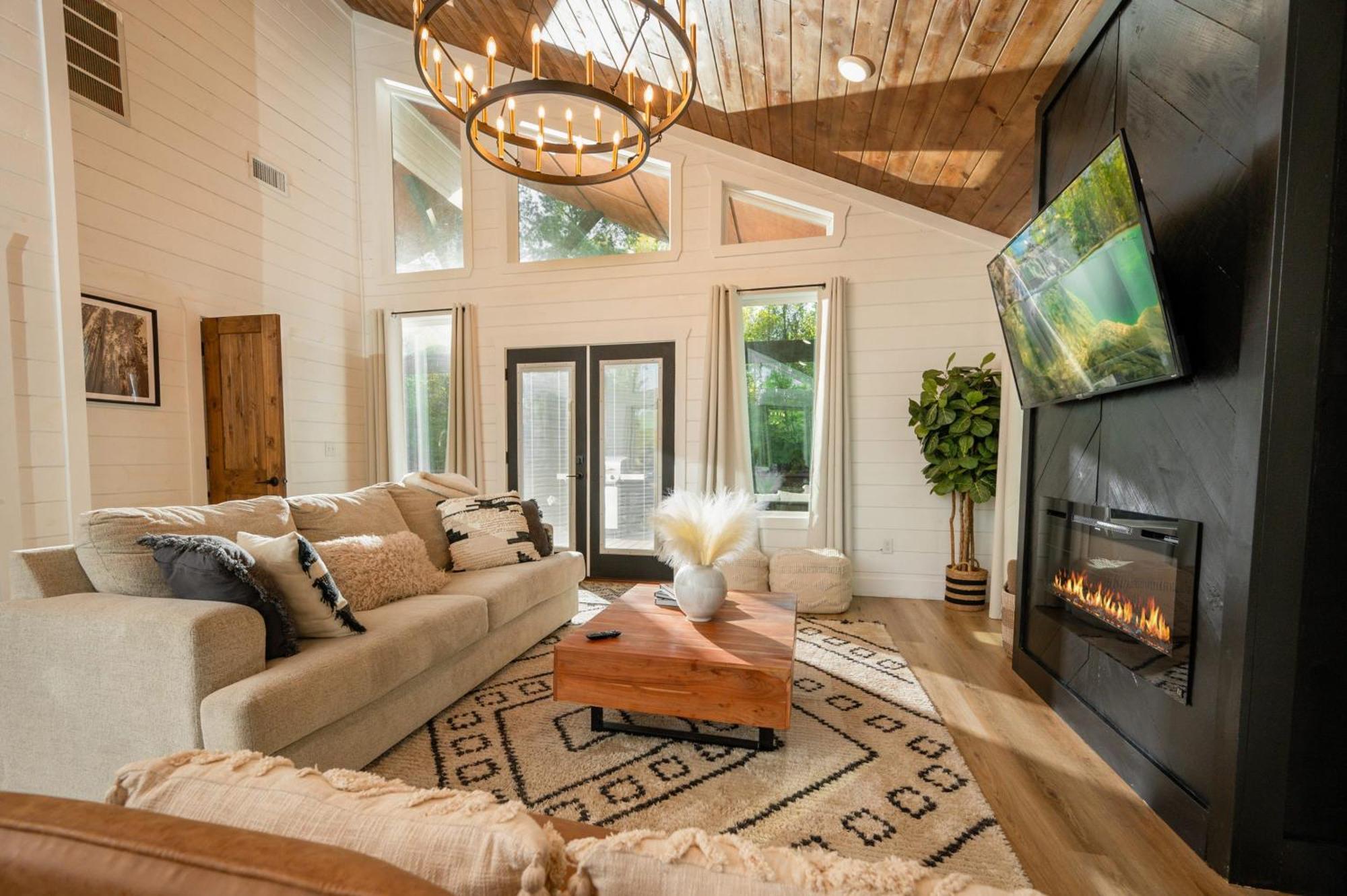 New Farmhouse-Chic Cabin With Hot Tub & Firepit Broken Bow Exteriér fotografie
