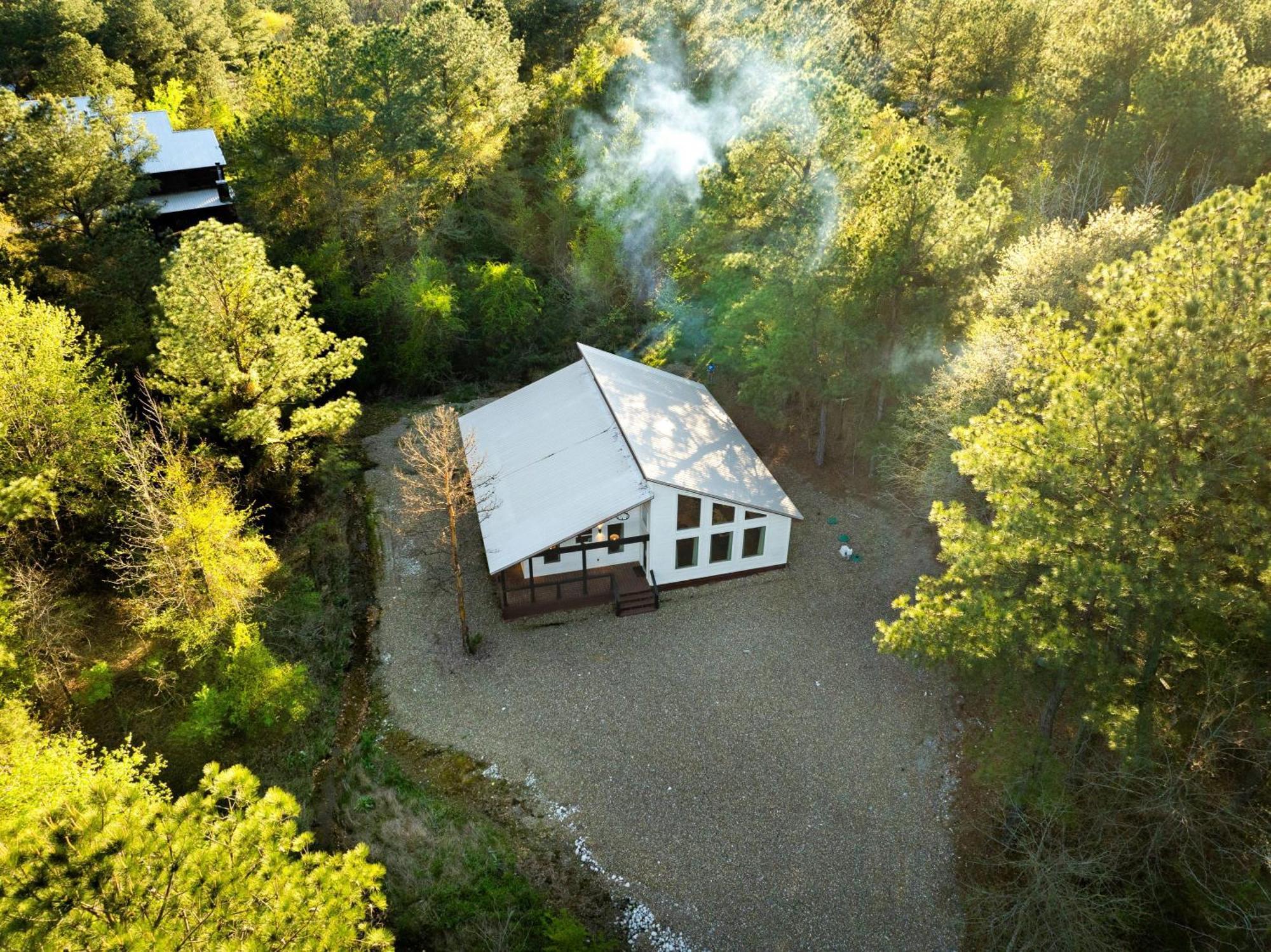 New Farmhouse-Chic Cabin With Hot Tub & Firepit Broken Bow Exteriér fotografie